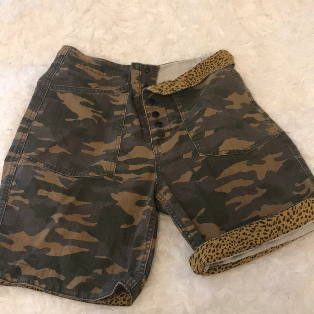 BDG URBAN OUTFITTERS ARMY SHORTS